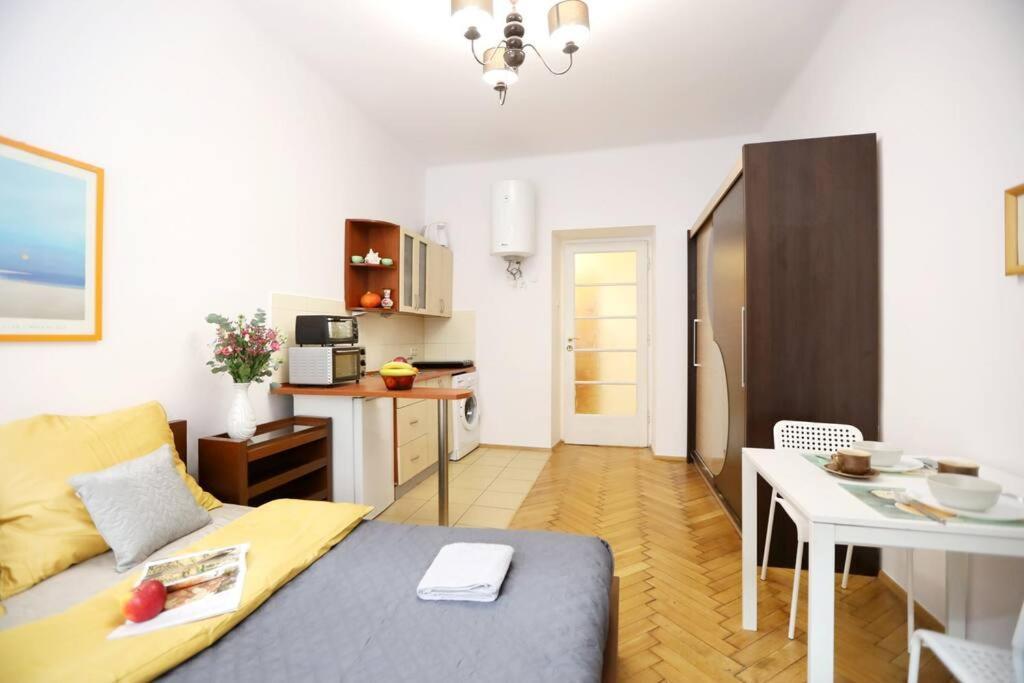 Batorego Cosy Apartment คราคูฟ ภายนอก รูปภาพ